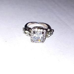 *Gorgeous Engagement/Dinner Ring